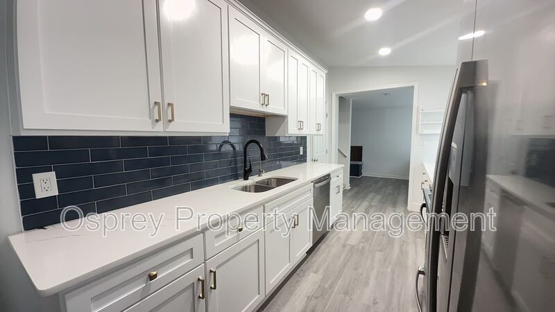 Spacious 5-Bedroom Virginia Beach Home with Workshop & Ample Storage - Photo 4