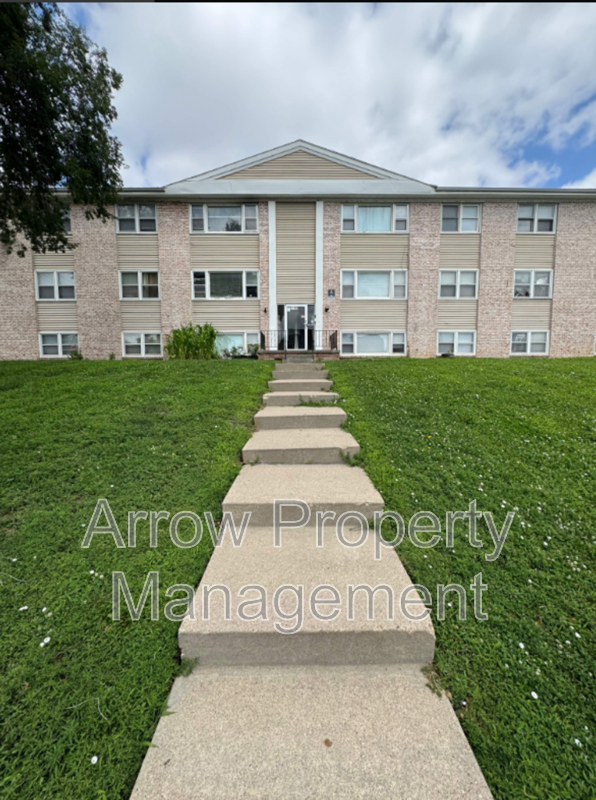 Omaha House: 2206 K Street-18