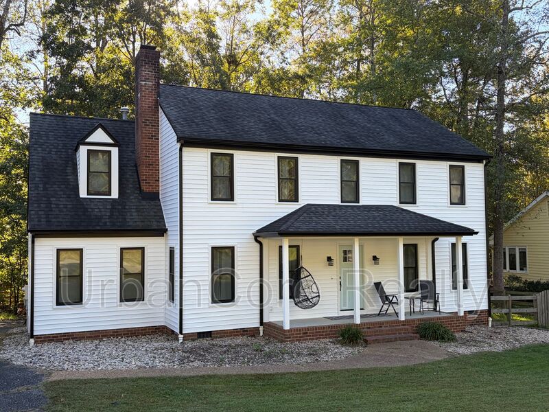 Midlothian House: 7949 Flag Tail Dr