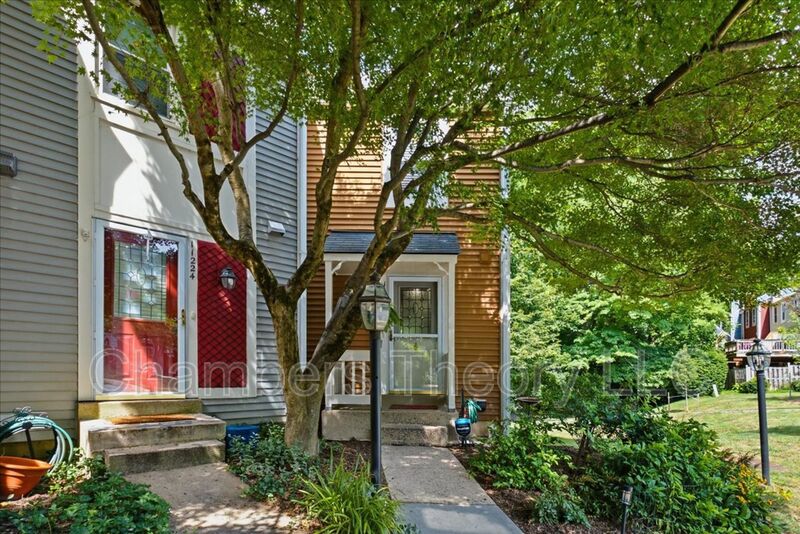 Reston House: 11222 Silentwood Ln