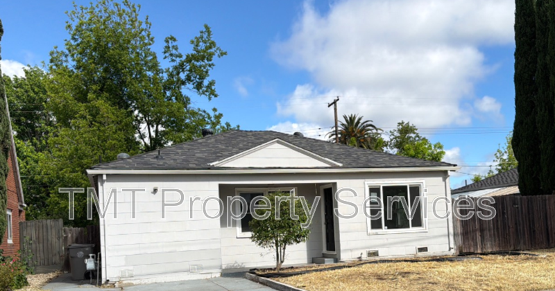 Sacramento House: 2623 Ensenada Way