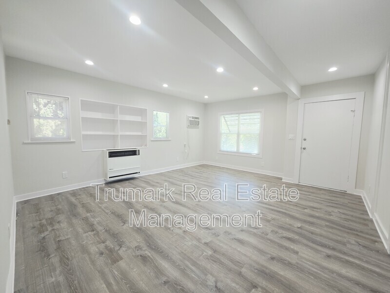 Glendale House: 433 W Garfield Ave