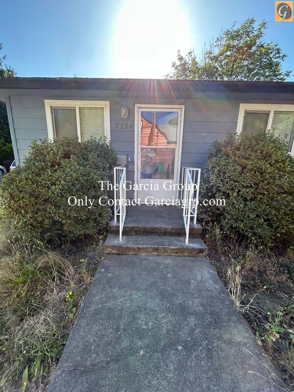 Portland Condo: 7124 SE Lexington Street