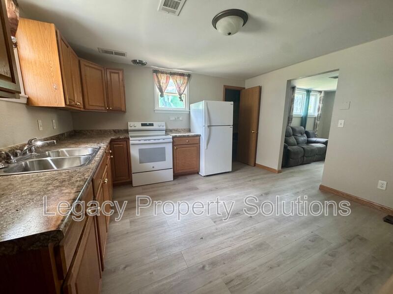 Bismarck House: 515 S 9th St