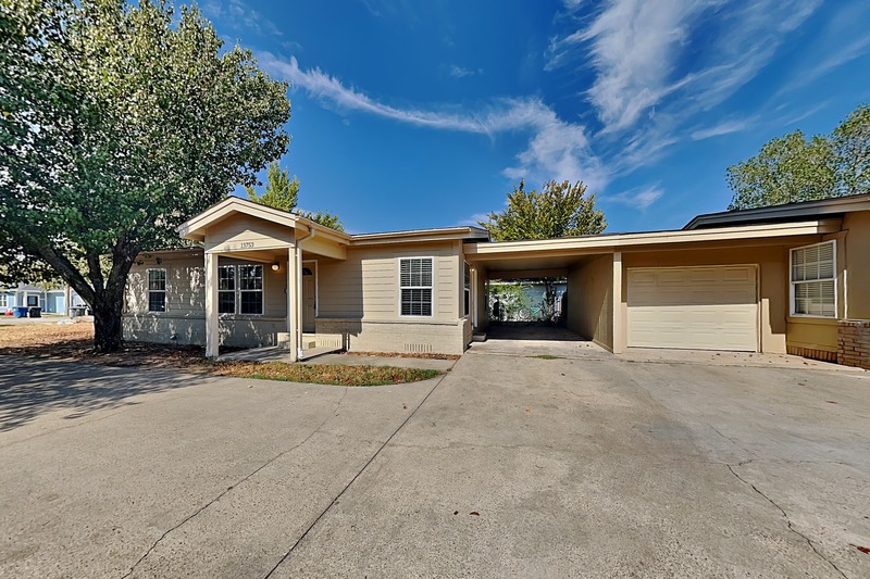 Dallas House: 13753 Biggs St