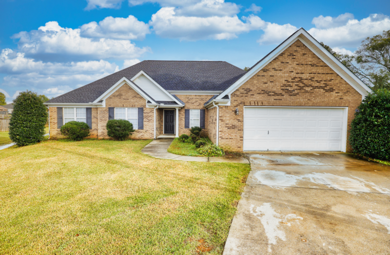 Huntsville House: *105 Glenfield Court