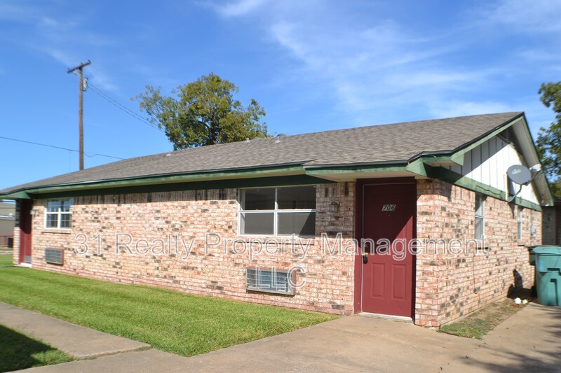 Sherman Condo: 706 N Frisco Rd