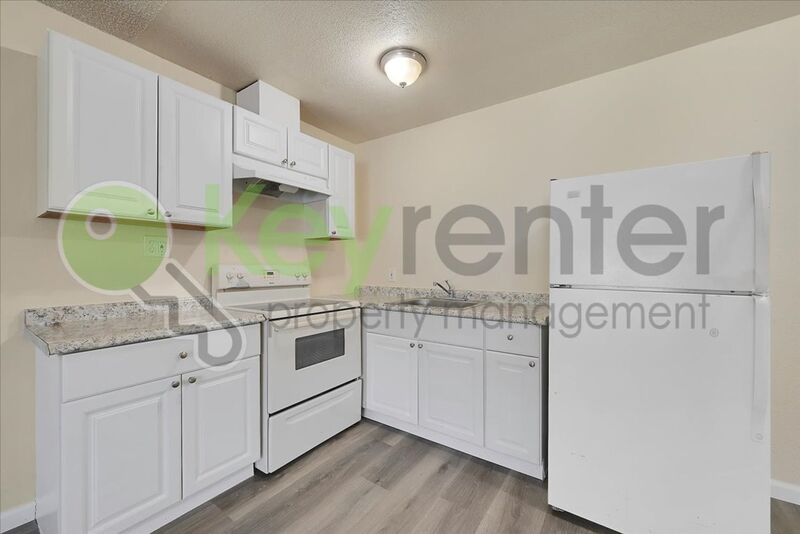 Sacramento House: 1065 Santiago Ave