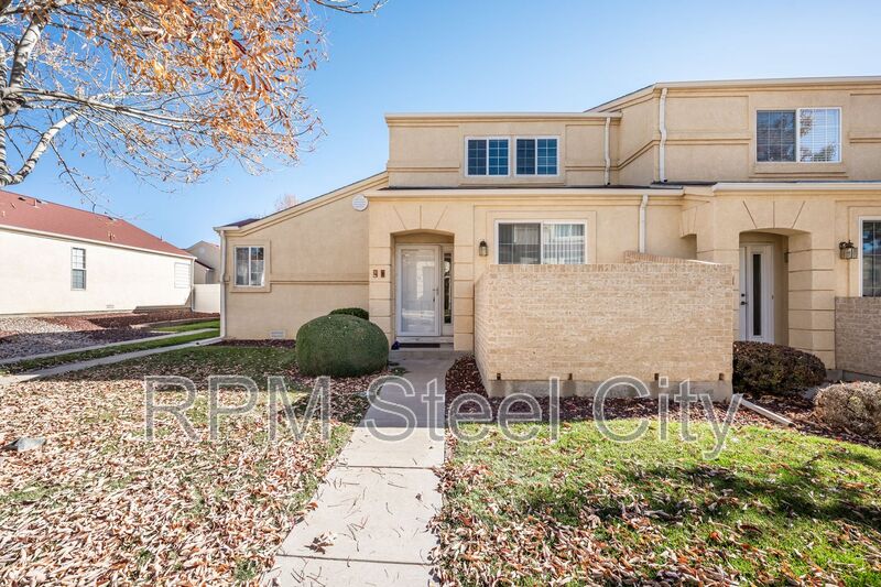 Pueblo Townhome: 4141 OUtlook Blvd