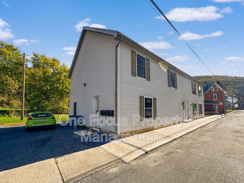 Mill Hall Condo: 16 E Arch Street