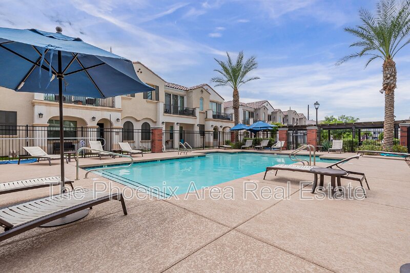 Gilbert Townhome: 4022 E Erie St