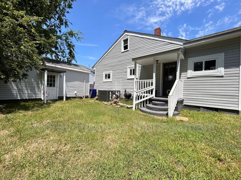 Charming 2BR/1BA Home with Garage & Fenced Yard - 
