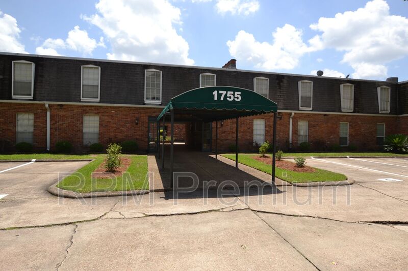 Baton Rouge Condo: 1755 College Dr #229