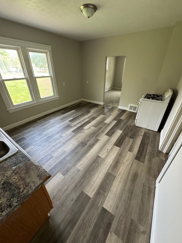 Cleveland Condo: 5911 Lansing Avenue - Lower