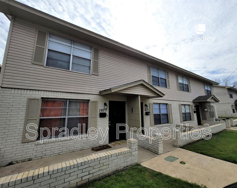 Belton Townhome: 1023 North Wall St