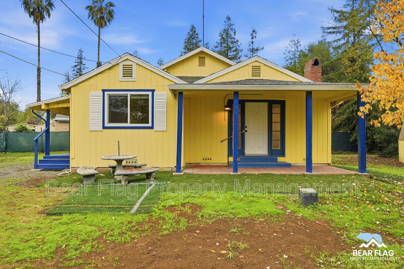 Sacramento House: 3351 Albany Way