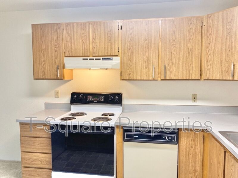 Everett House: 9719 Holly Dr