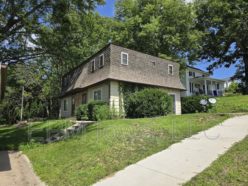 Riverside House: 151 3rd Street West