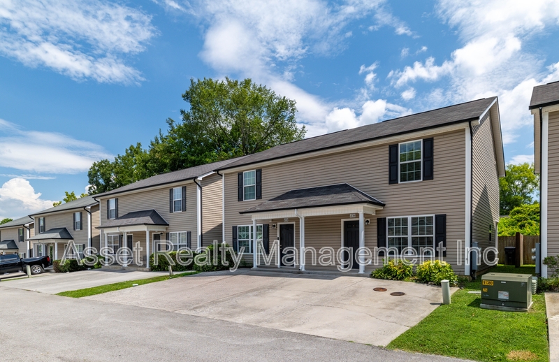 Knoxville House: 4730 Forest Landing Way
