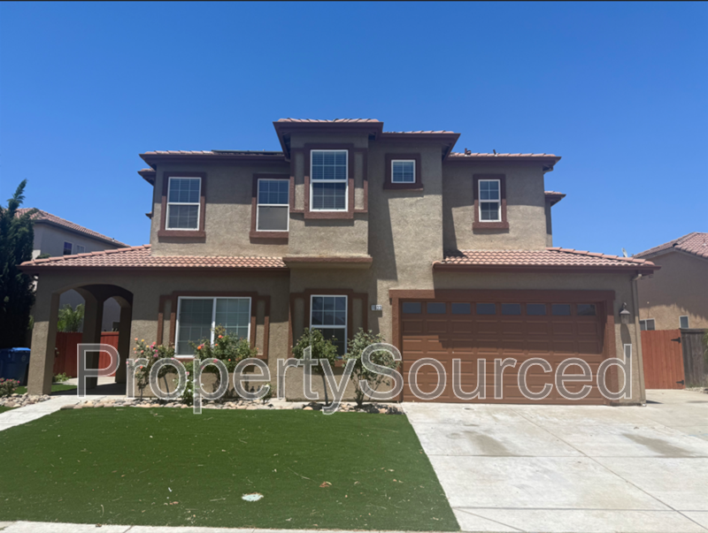 Manteca House: 1633 Sparrowhawk St
