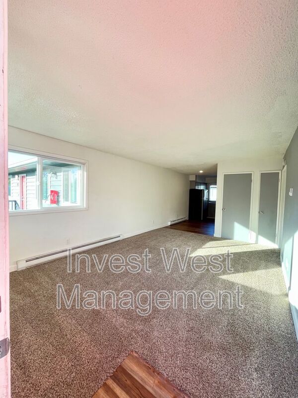 Longview Condo: 1940 33 Avenue