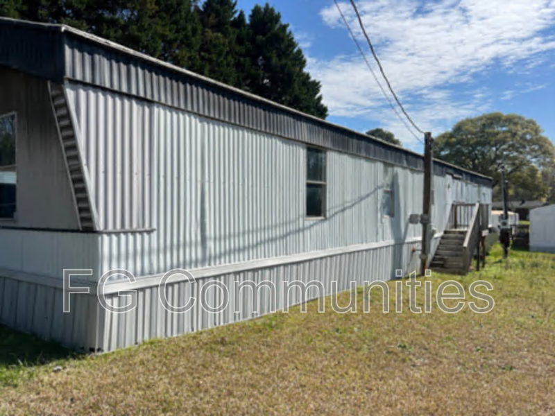 Gastonia House: 203 Tony Road