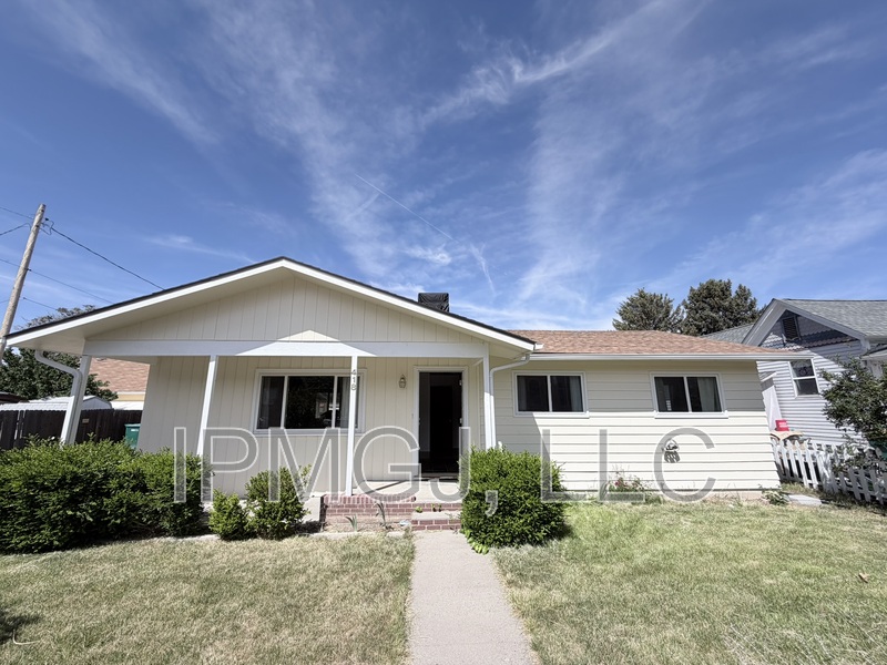Palisade House: 418 Main Street
