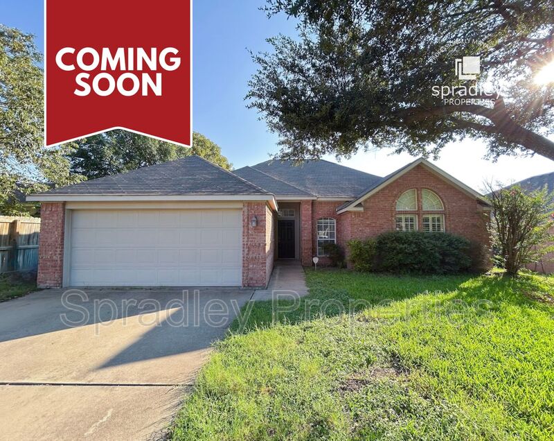 Temple House: 2318 Kingsbury Dr