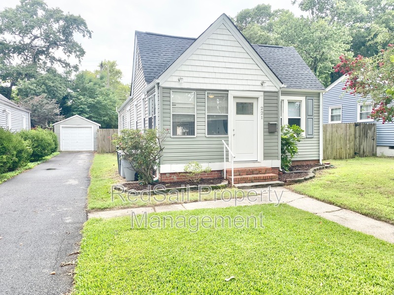 Hampton House: 221 Cherry Ave