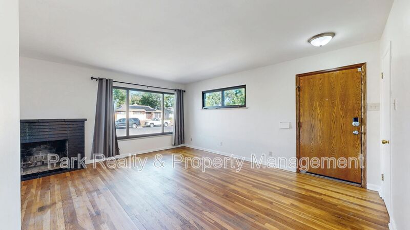 Aurora House: 2220 Ironton St