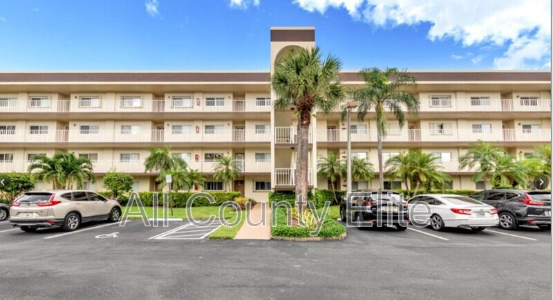 Lake Worth Condo: 4735 Lucerne Lakes Blvd