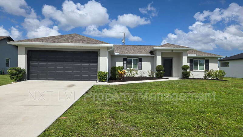 Cape Coral House: 232 NW 6th Ave