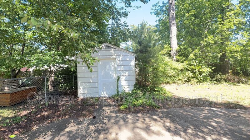 Charming 2BR with Sunroom, Hardwood Floors & Lawn Care Included - Photo 22