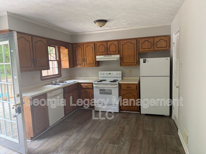 Athens House: 210 Highland Park Drive