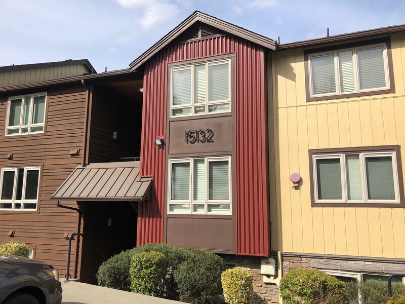 Redmond Condo: 15132 NE 82nd St