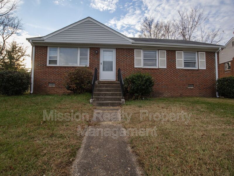 Richmond House: 3012 Glenan Dr