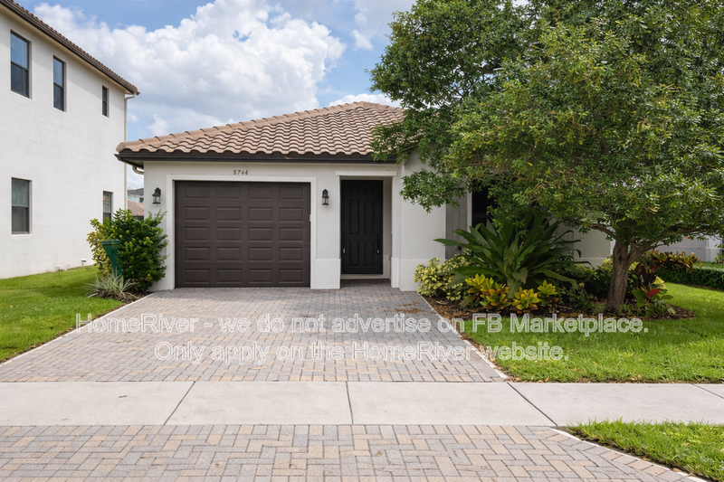 Naples House: 8744 Madrid Cir