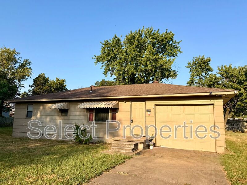 Jonesboro House: 2103 Brazos