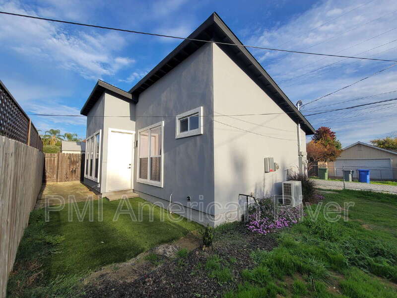 Folsom Condo: 219 Needles Way