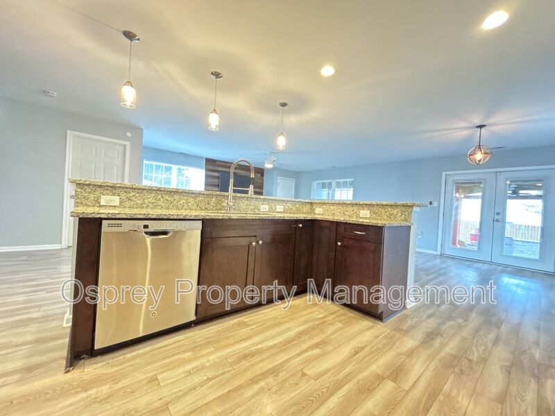 Charming 4-Bed, 2.5-Bath Coastal Cottage – Norfolk Gem!  - Photo 4