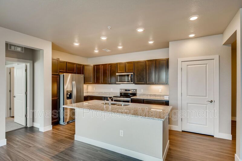 Aurora Condo: 981 S Sable Blvd