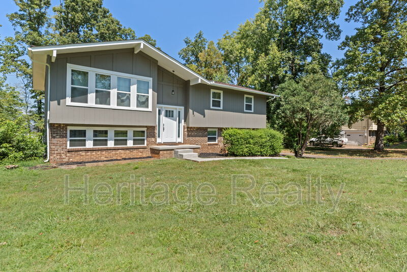 Knoxville House: 12025 West Kingsgate Road