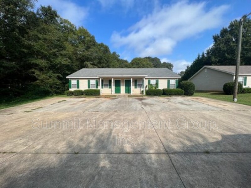 Newborn House: 4442 Highway 142 Unit A