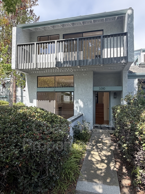 San Diego Townhome: 3310 Via Alicante