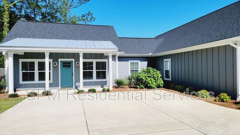Wilmington House: 230A Oak Leaf Dr