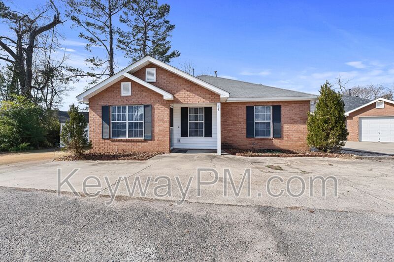 North Augusta House: 18 Fowkewood Court