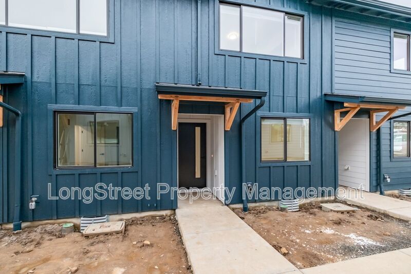 Philomath Condo: 820 S 19th St