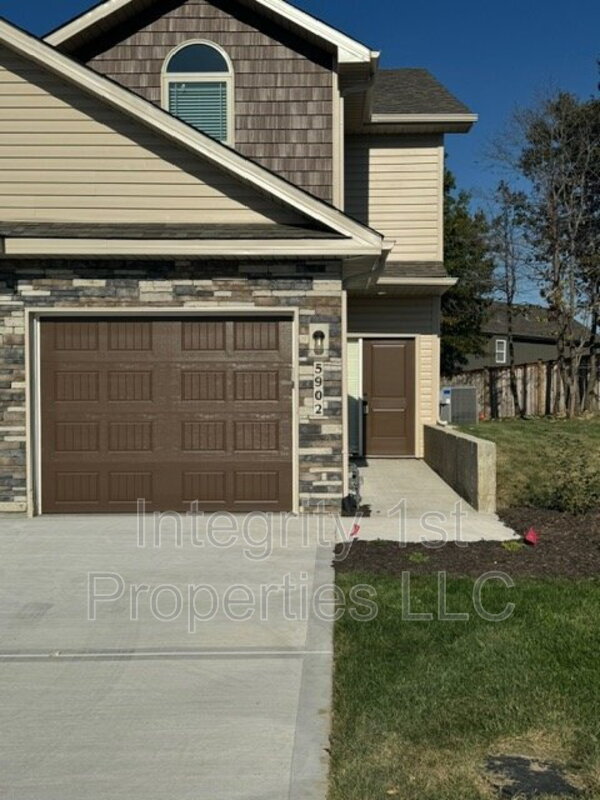 Kansas City Townhome: 8827 North Helena Avenue