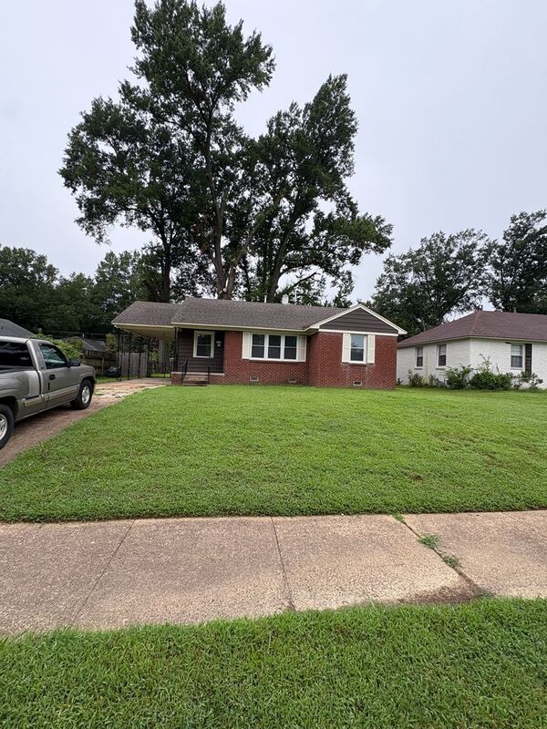 Memphis House: 1801 Myrna Ln