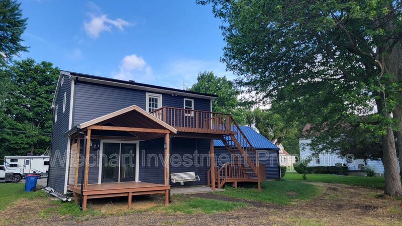 Delphos House: 720 Moening St